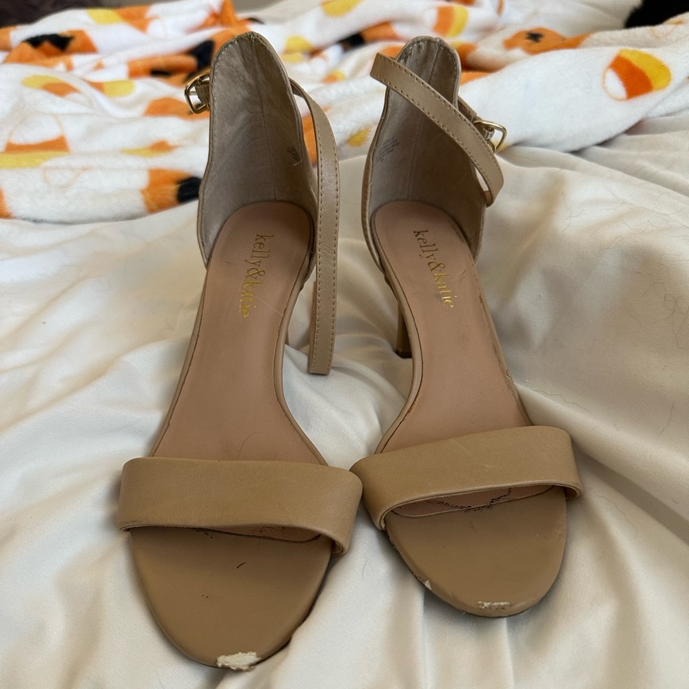 Size 6 Kelly & Katie nude heels